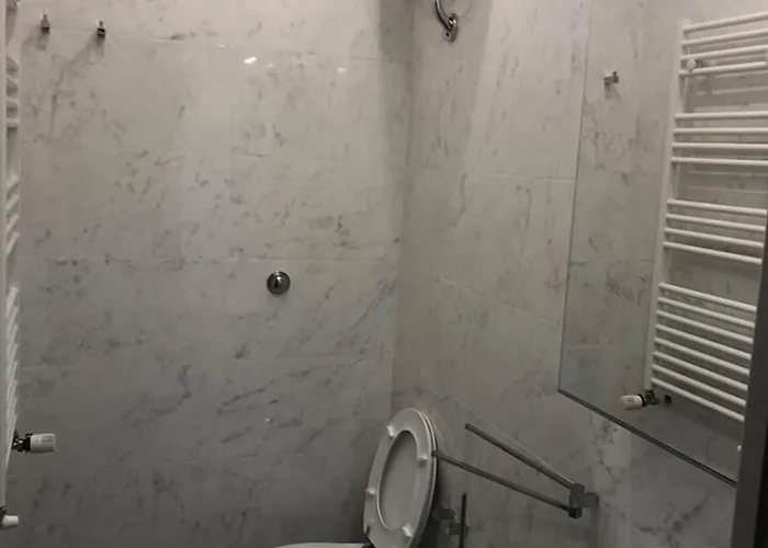 Dea Tiburtina בית הארחה 4*