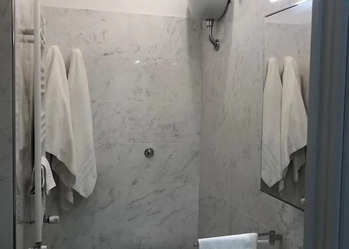 Dea Tiburtina בית הארחה 4*